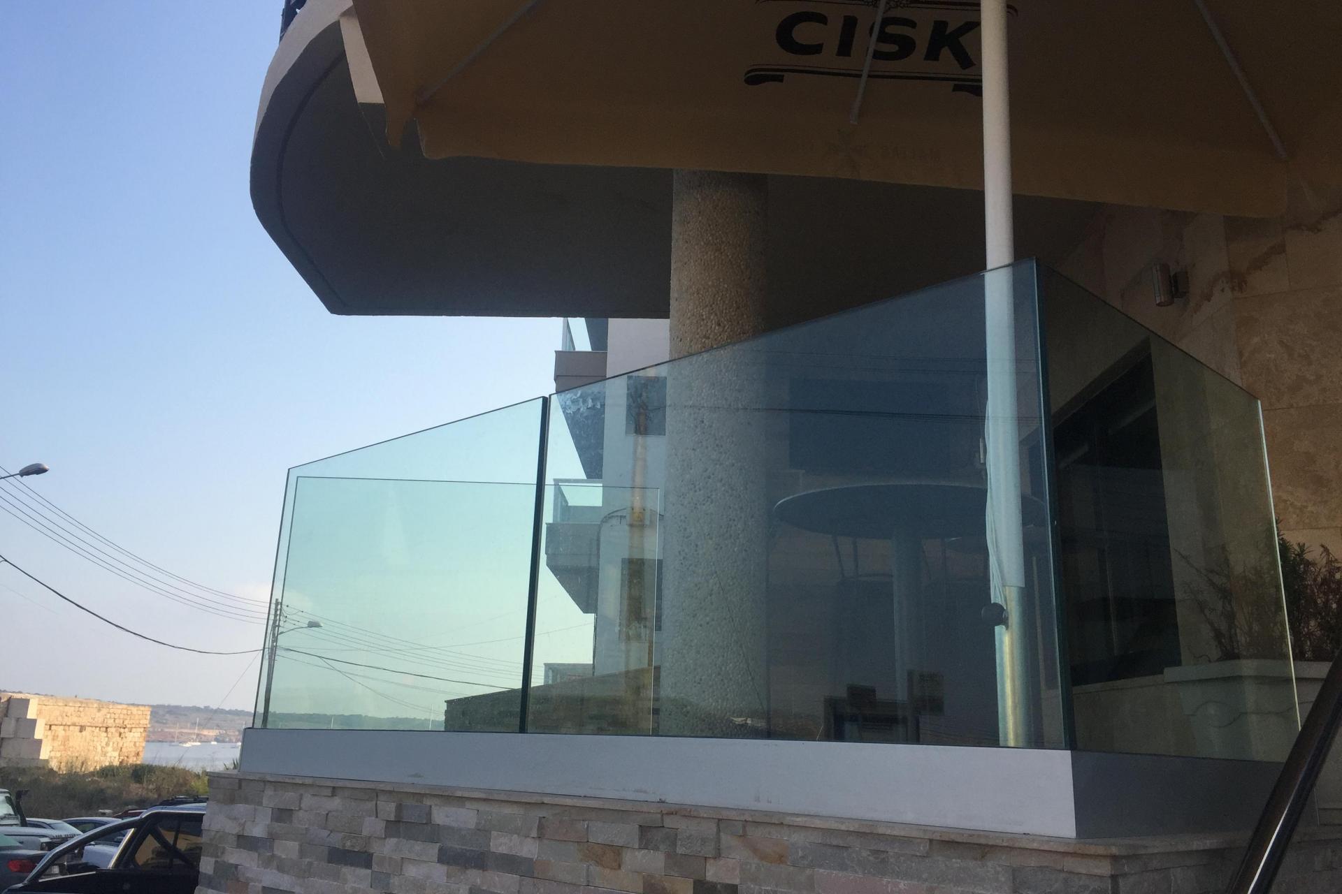 Frameless glass railing